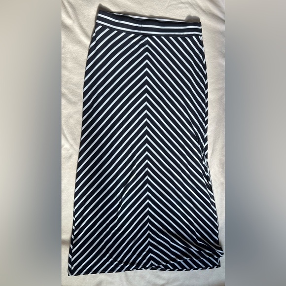 CHEVRON MAXIE SKIRT WITH SLIT - Picture 2 of 3
